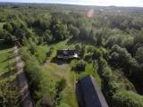 Hästgård med 6 boxar, paddock, 5 ha mark och 140 m2 bostadshus Hästgård med 6 boxar, paddock, 5 ha mark och 140 m2 bostadshus